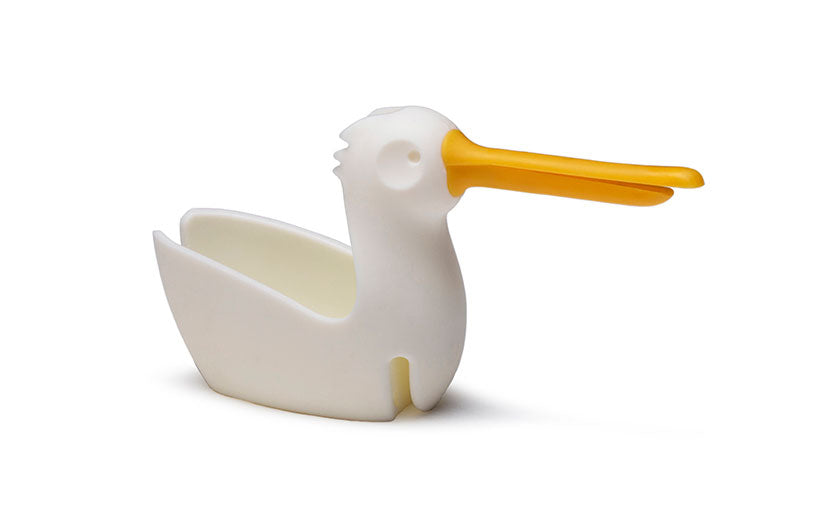Witte Pelicup pelikaan met gele snavel als theezakjeshouder